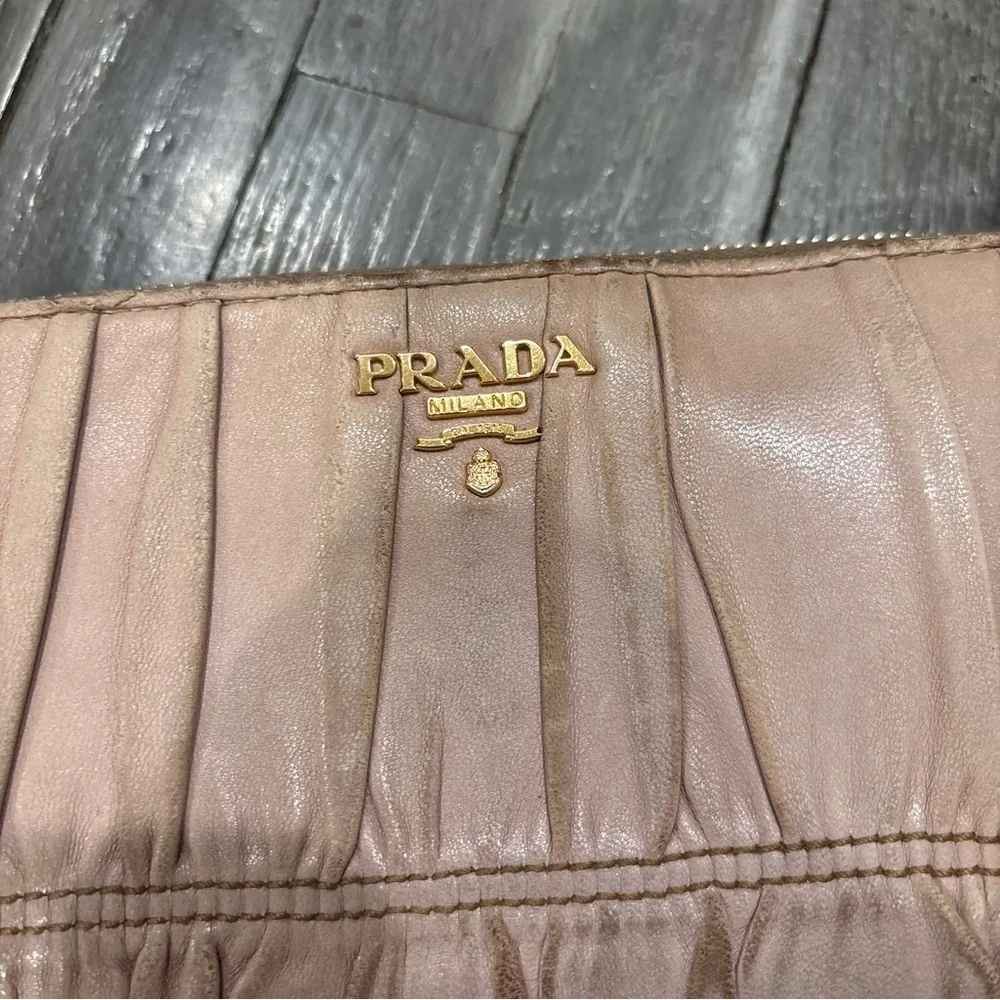 Prada Women's rose leather Wallet - Picture 2 of 6